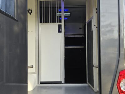 Location camionnette chevaux Renault Master STX stallion